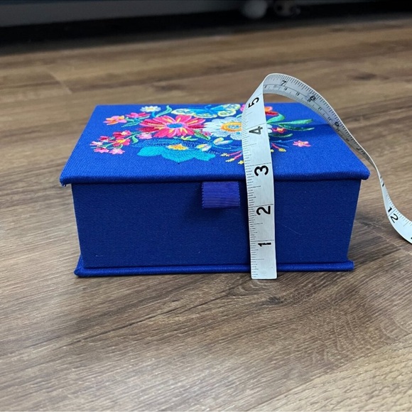 NEW Brighton French Garden Floral Embroidered Jewelry Box - Picture 7 of 9